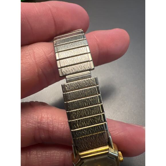 Vintage T Cell Timex women’s watch gold tone - Picture 4 of 7